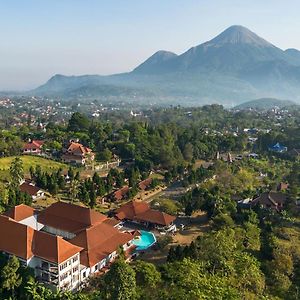 Royal Hotel And Villas Trawas